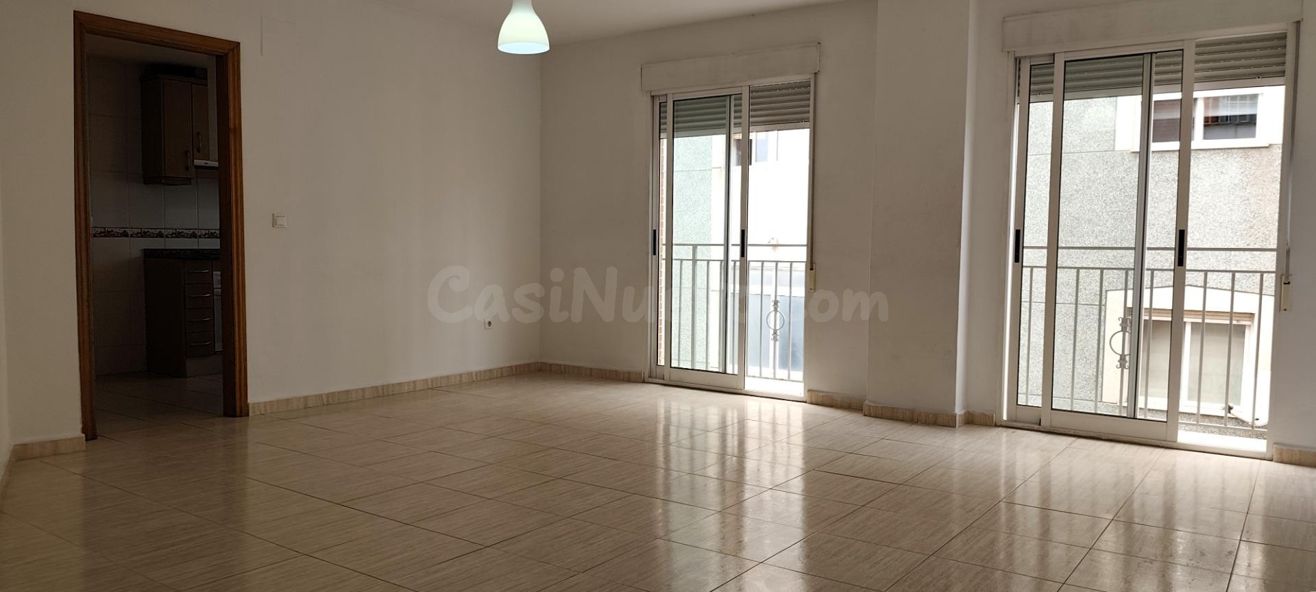 Amplia vivienda de 4 dormitorios con piscina en Villafranque - foto 4