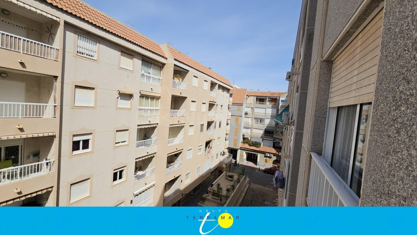 FABULOSO APARTAMENTO CON PLAZA DE GARAJE Y PISCINA COMUNITAR - foto 2