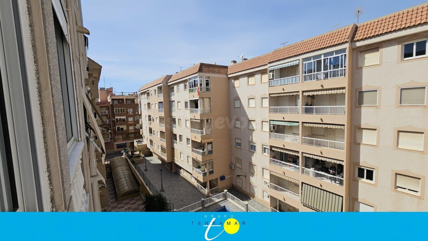 FABULOSO APARTAMENTO CON PLAZA DE GARAJE Y PISCINA COMUNITAR - foto 3