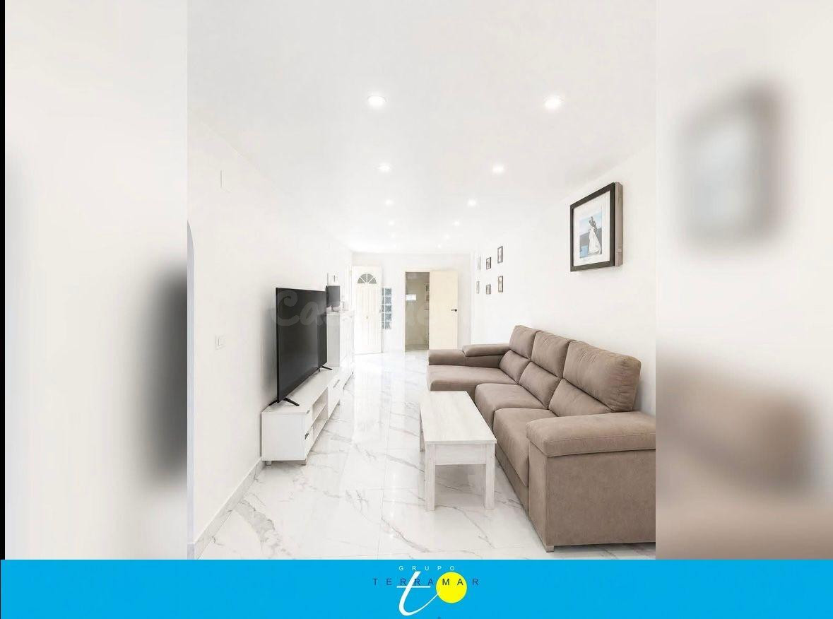 FABULOSO CHALET ADOSADO TOTAMENTE REFORMADO CON PISCINA COMU - foto 3