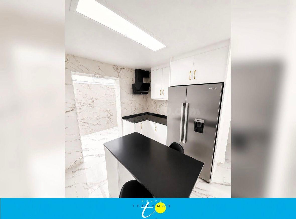FABULOSO CHALET ADOSADO TOTAMENTE REFORMADO CON PISCINA COMU - foto 5