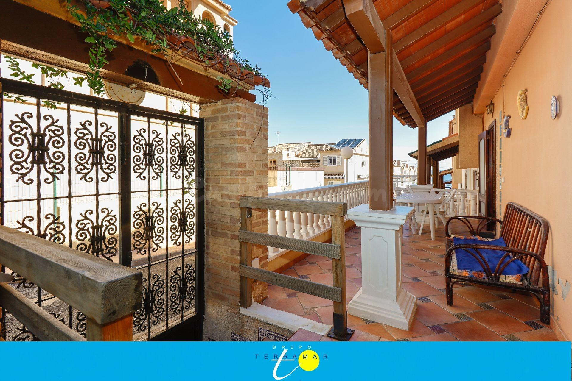 MAGNIFICO ADOSADO CON GRAN JARDIN Y TERRAZA PRIVADOS, VENGA A VERLO LE ENCANTARÁ!!!