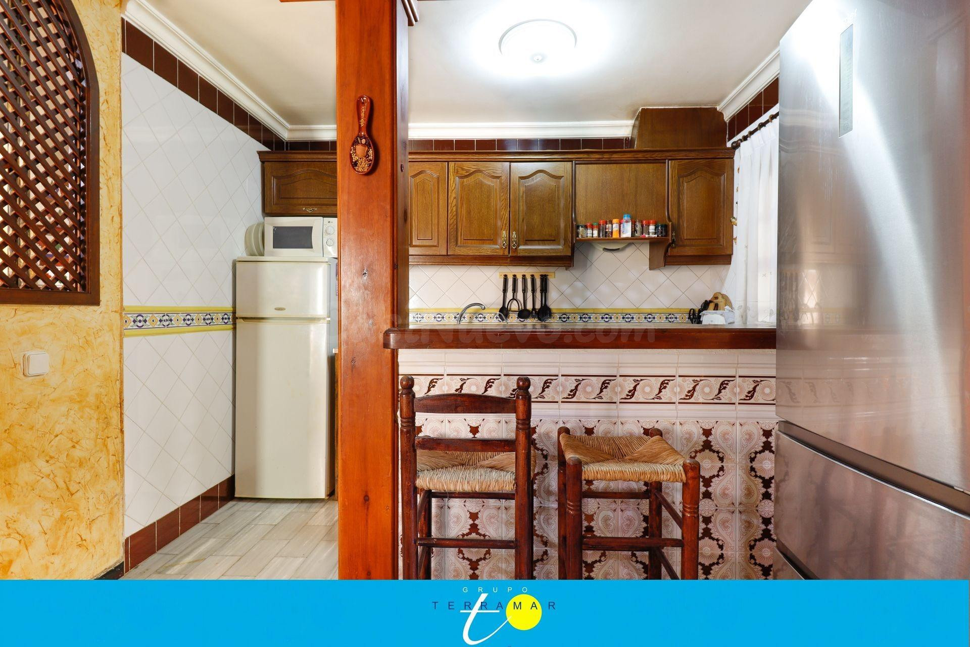 MAGNIFICO ADOSADO CON GRAN JARDIN Y TERRAZA PRIVADOS, VENGA  - foto 5