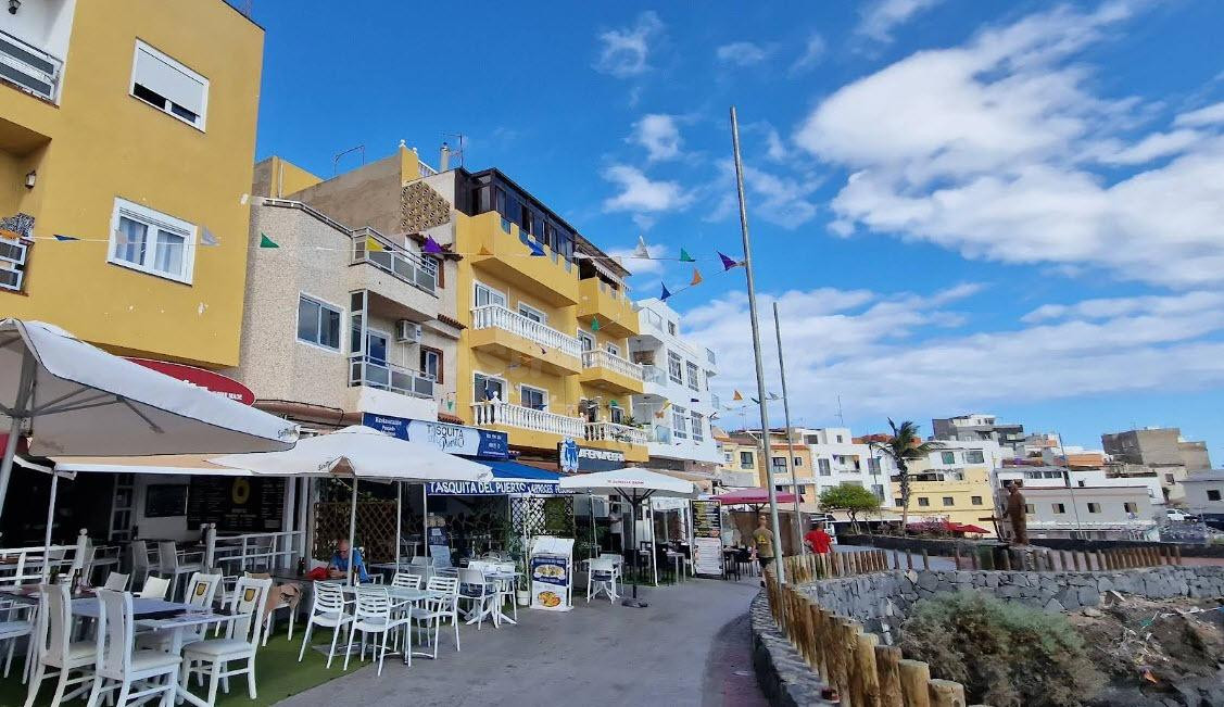 Los Abrigos Piso 3 habitaciones, 1  baño, salon comedor, balcon.  entrada 40000 euros hipoteca mes 890 euros