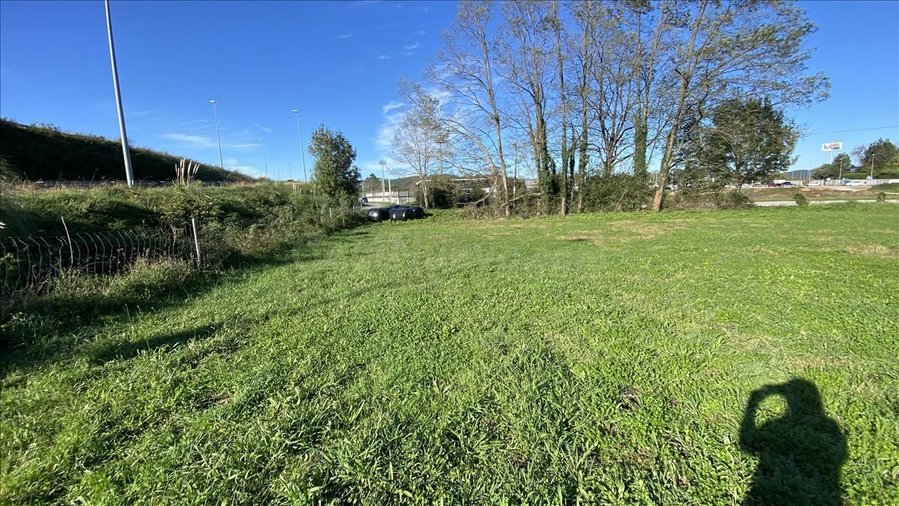 Terreno urbanizable 5518m² en venta - Tanos