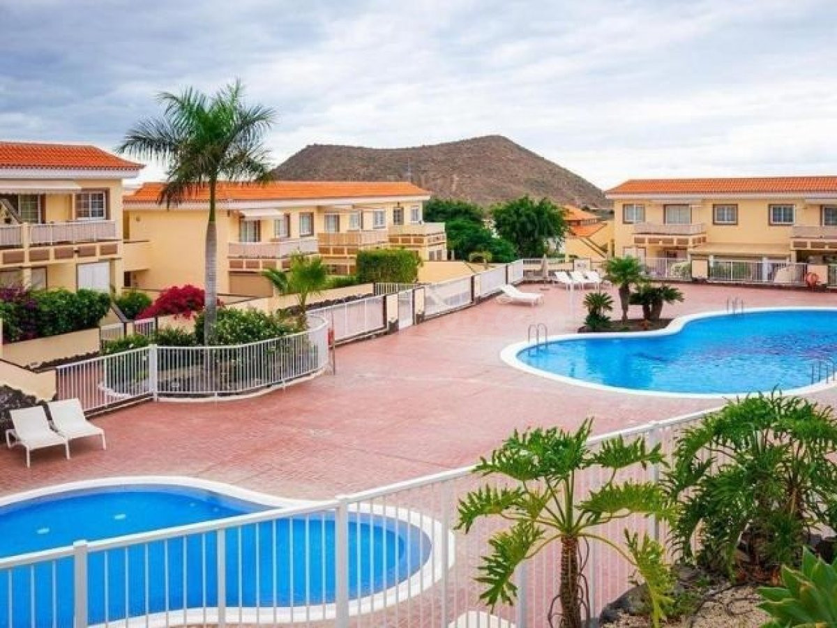 Chayofa. La finca. Piso 60 m2 mas terraza 12 metros en urban
