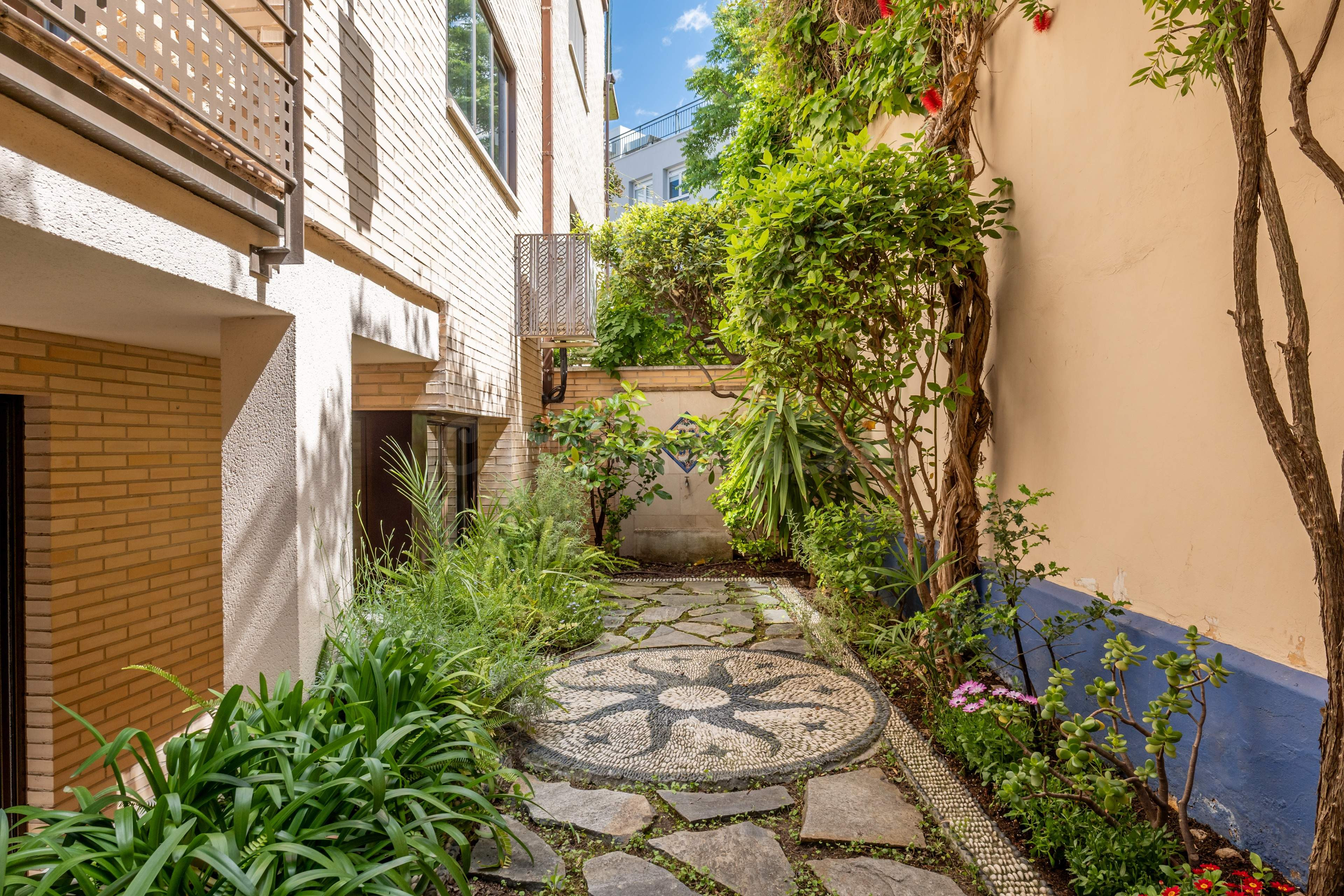 La joya del Palacete: Un dúplex de ensueño con jardín privad - foto 2