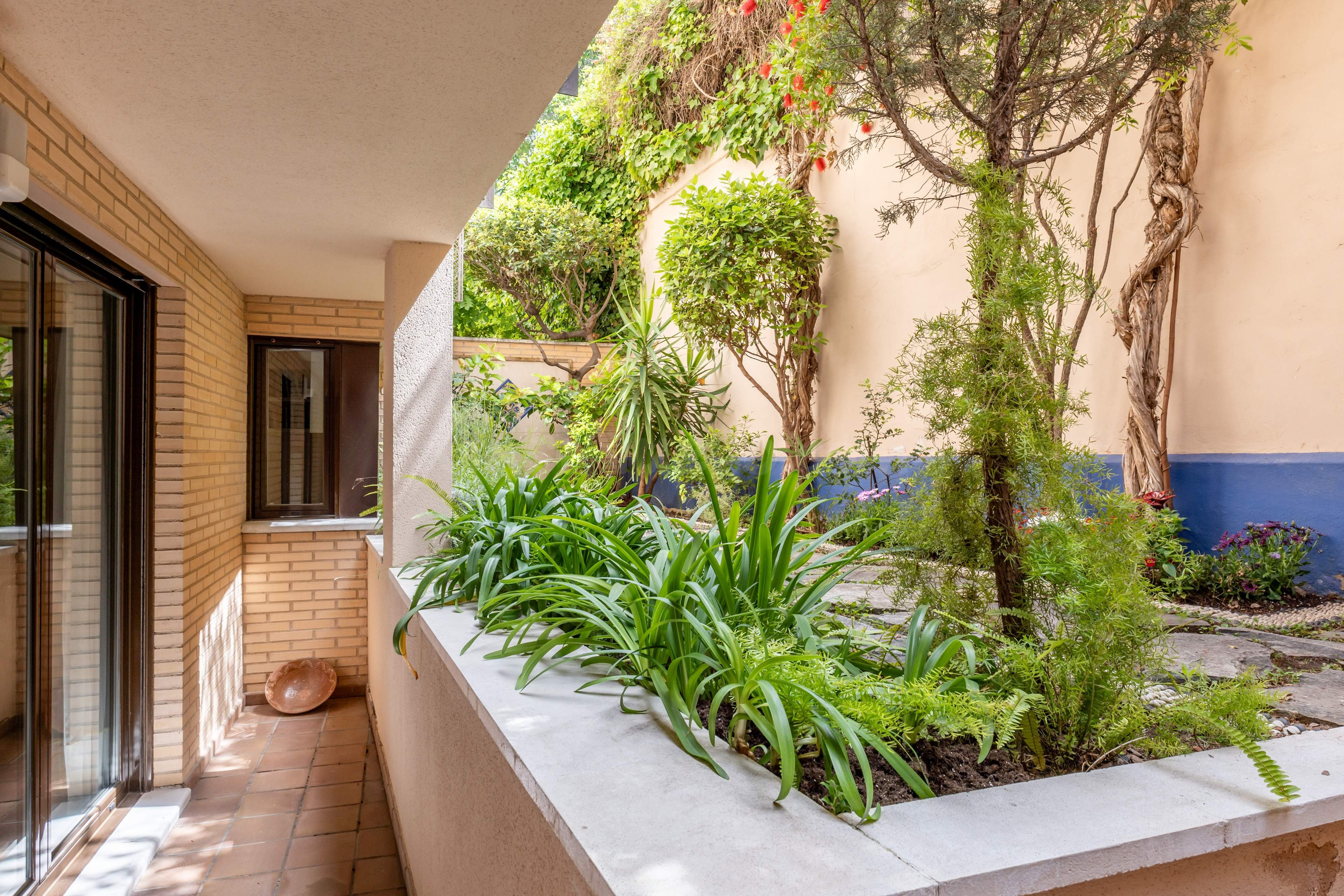 La joya del Palacete: Un dúplex de ensueño con jardín privad - foto 3