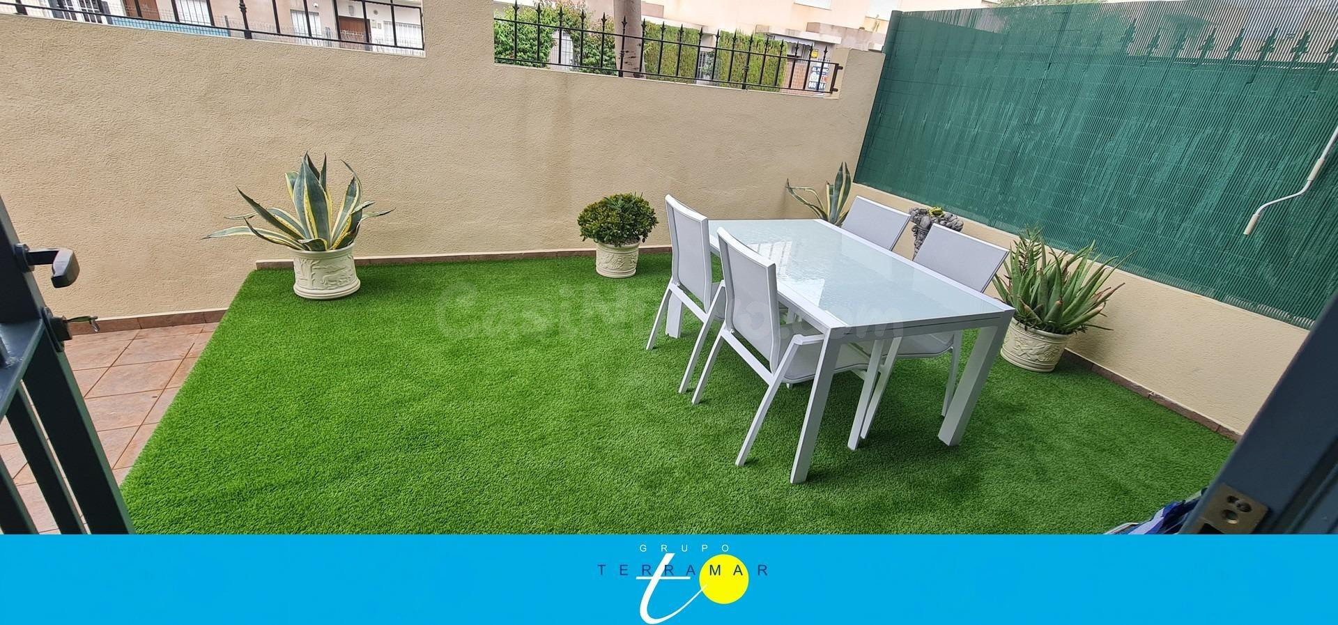 FANTASTICO CHALET ADOSADO CON PISCINA COMUNITARIA, ZONA TRANQUILA Y TODOS LOS SERVICIOS A A SU ALCANCE