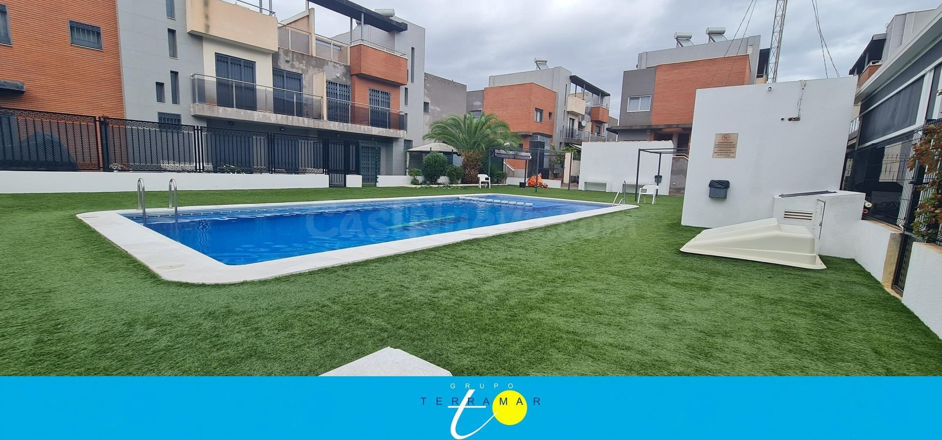 FANTASTICO CHALET ADOSADO CON PISCINA COMUNITARIA, ZONA TRAN - foto 3