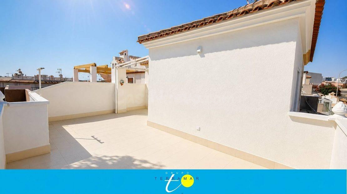 FABULOSO ADOSADO CON PISCINA COMUNITARIA, IDEAL PARA SUS DIA - foto 5