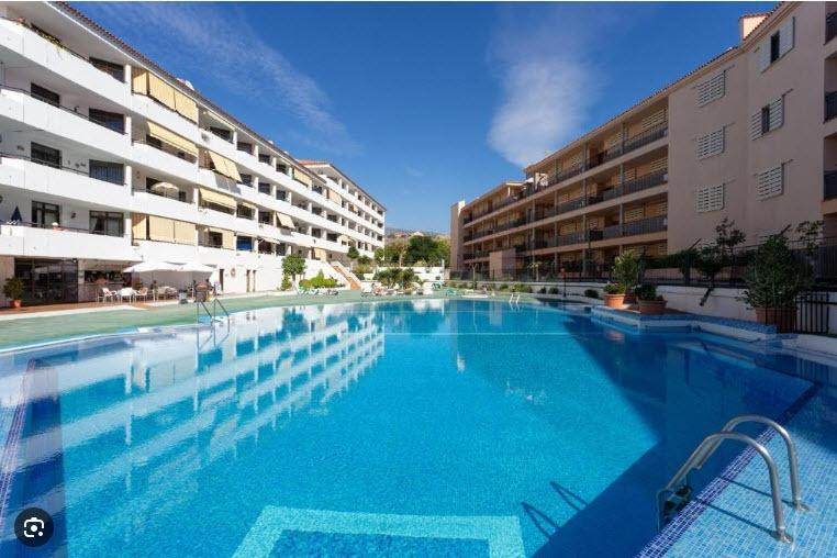 Los Cristianos. Arona. Estudio a 500 metros del mar con muy 