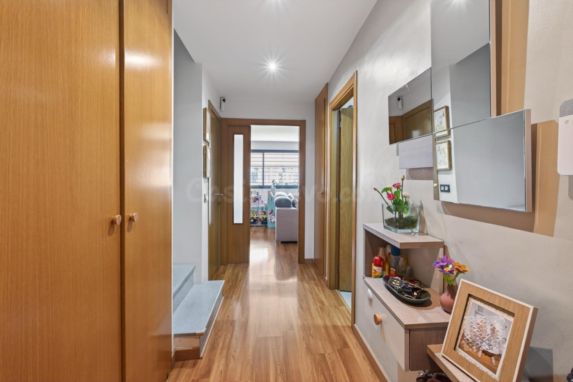 Acogedor dúplex en Soliva, hogar con alma y mucha luz - foto 2