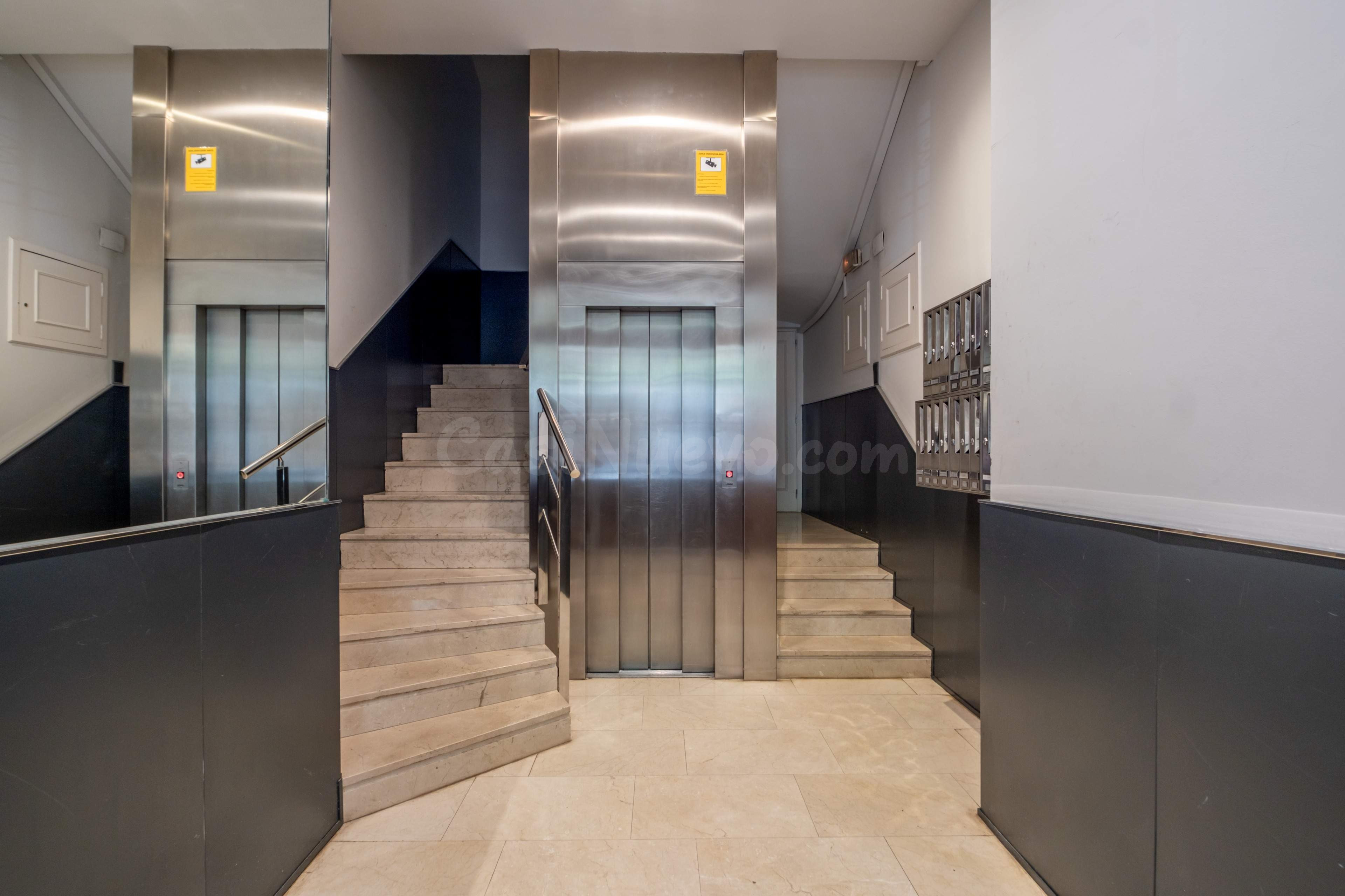 Vive en una obra de arte: Ático dúplex con 2 terrazas en cal - foto 4