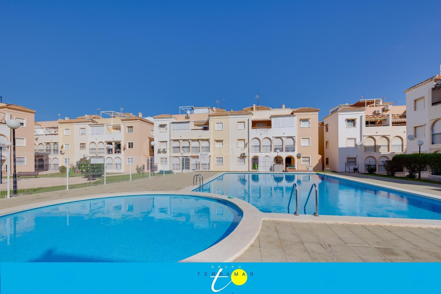 MAGNIFICA VIVIENDA CON PISCINA COMUNITARIA Y JARDINES, IDEAL