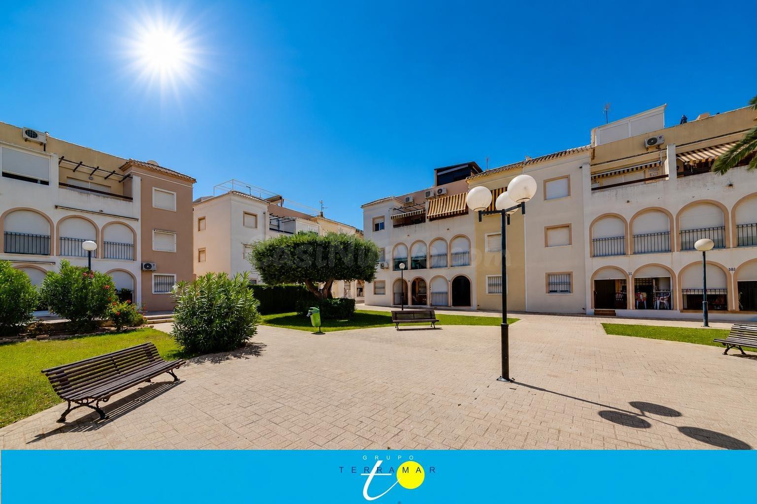 MAGNIFICA VIVIENDA CON PISCINA COMUNITARIA Y JARDINES, IDEAL - foto 2