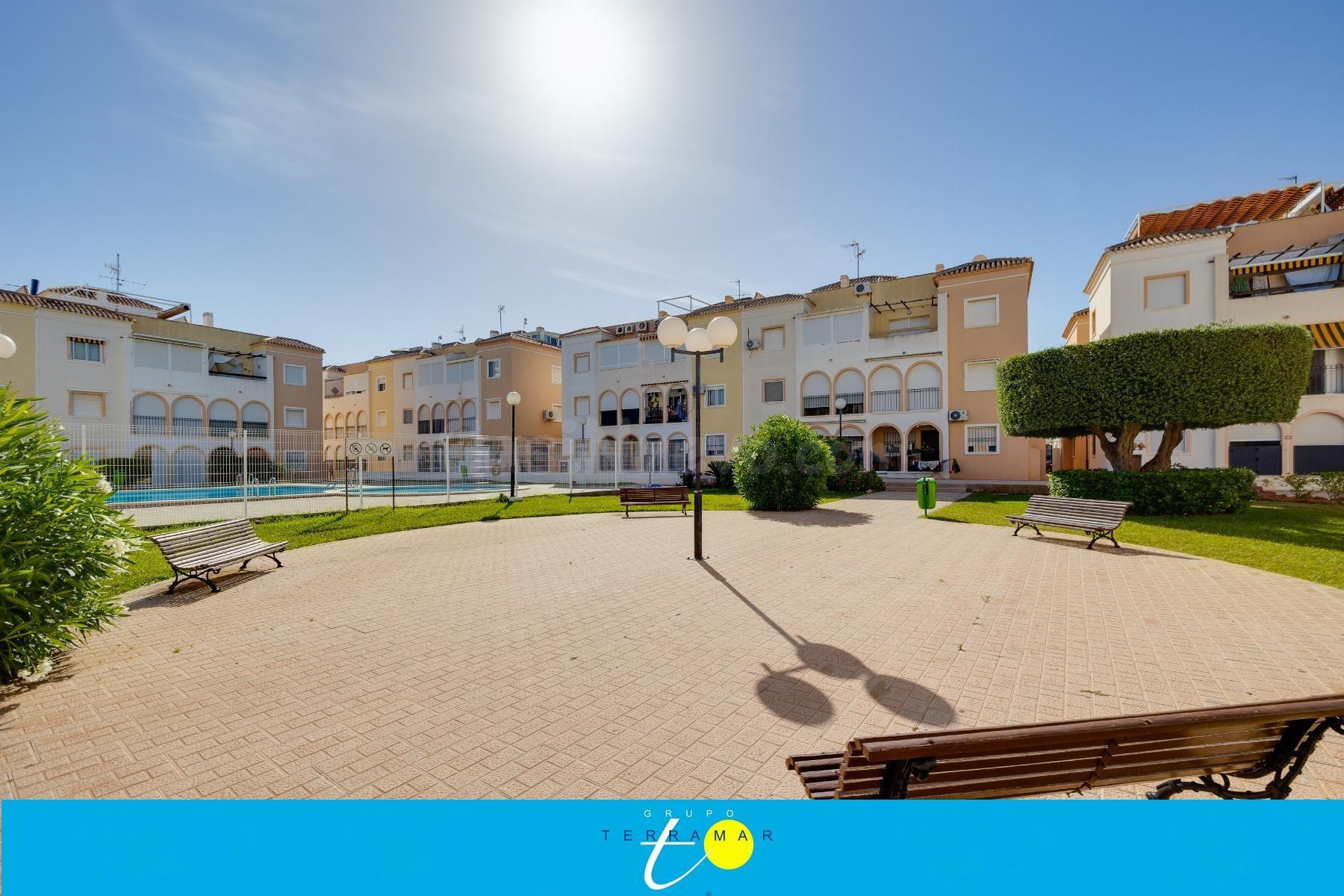 MAGNIFICA VIVIENDA CON PISCINA COMUNITARIA Y JARDINES, IDEAL - foto 5