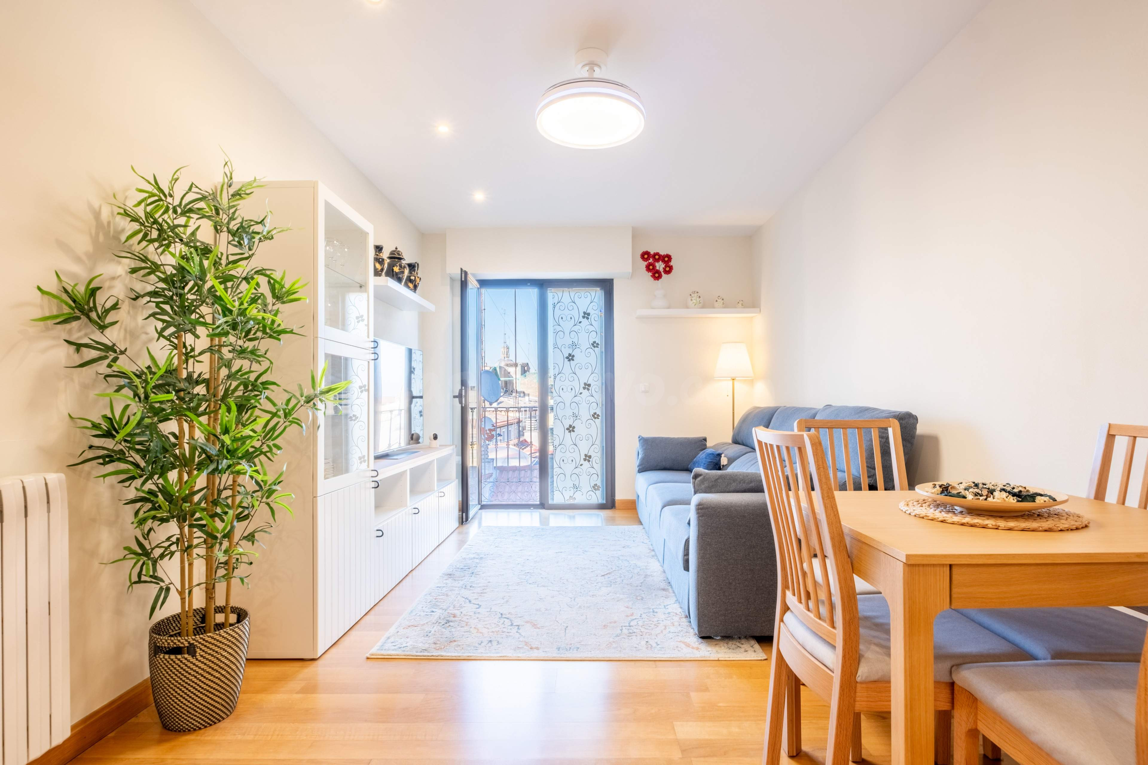 Exclusivo Apartamento en Plaza de España: Lujo, Vistas al Pi