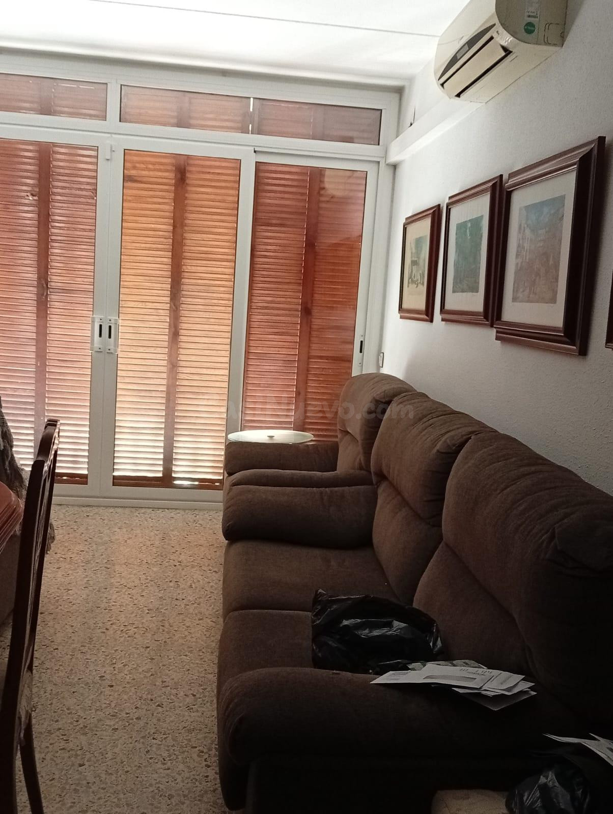 Bajos con amplio patio. Zona Canigó - foto 2