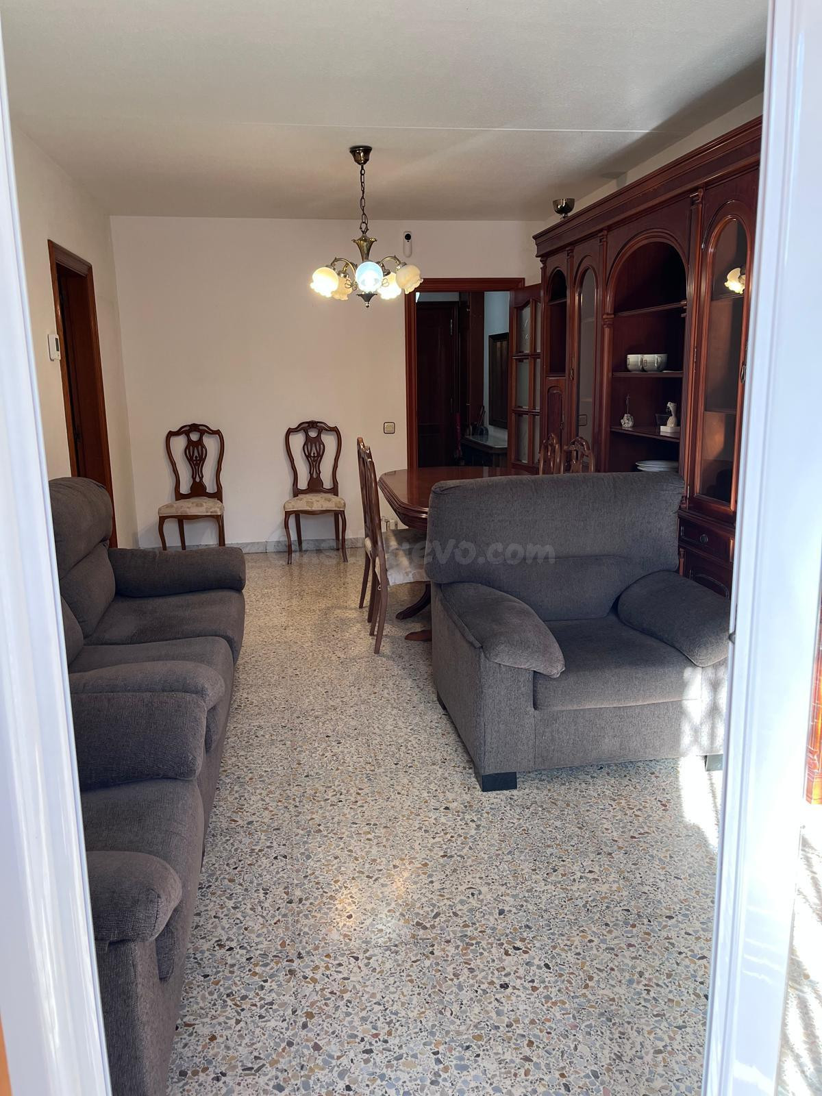 Bajos con amplio patio. Zona Canigó - foto 3
