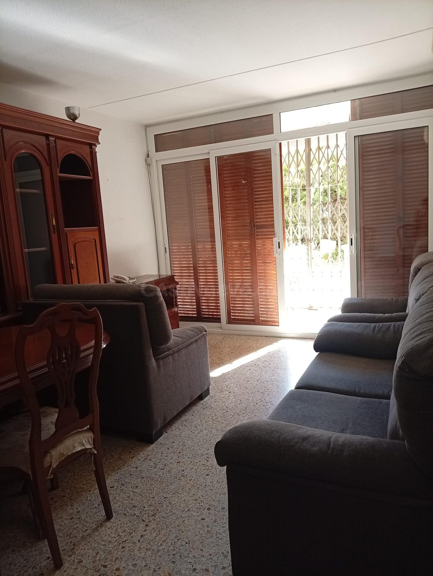 Bajos con amplio patio. Zona Canigó - foto 4