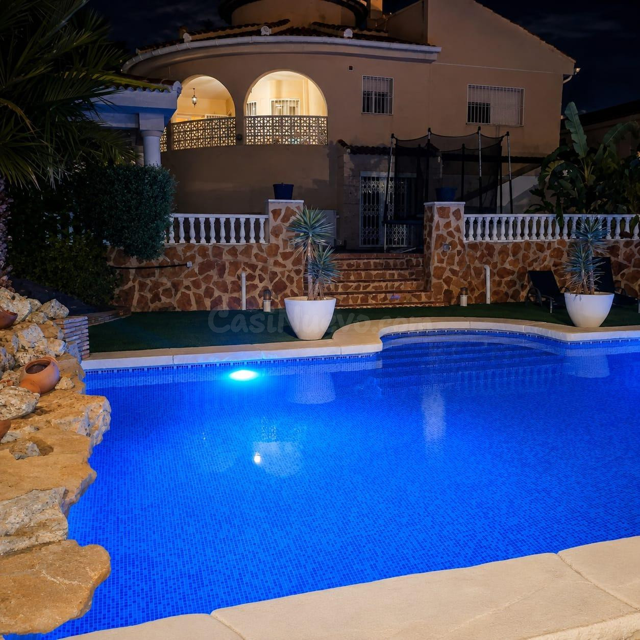 MARAVILLOSA VILLA CON PISCINA PROPIA Y RODEADA DE NATURALEZA - foto 4