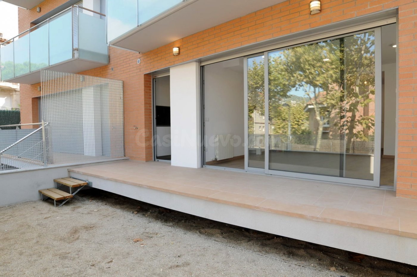 Planta baja luminosa, exterior y con terraza en Obra Nueva d - foto 3