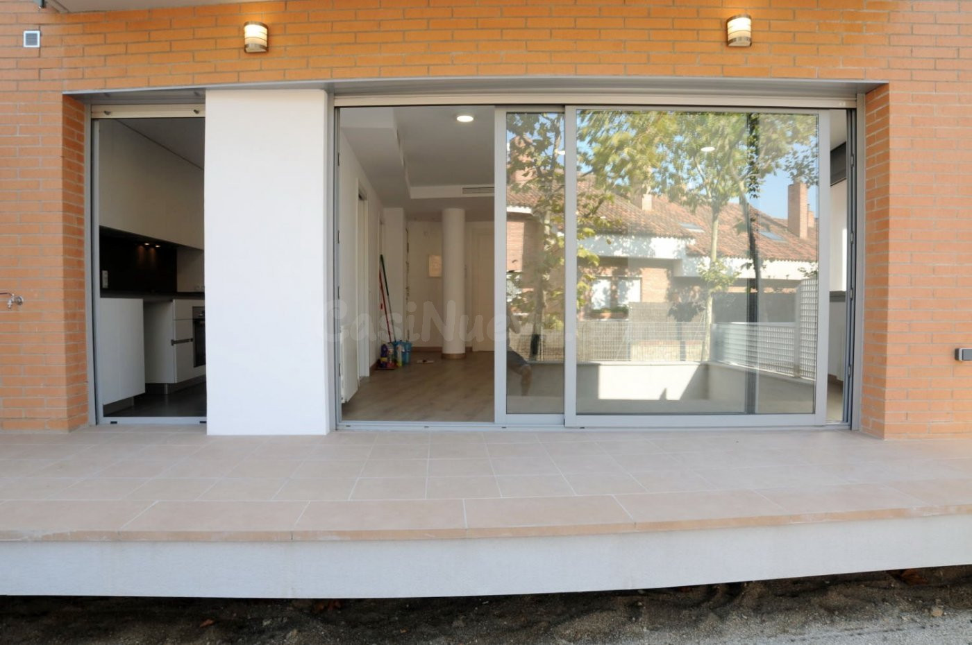 Planta baja luminosa, exterior y con terraza en Obra Nueva d - foto 5