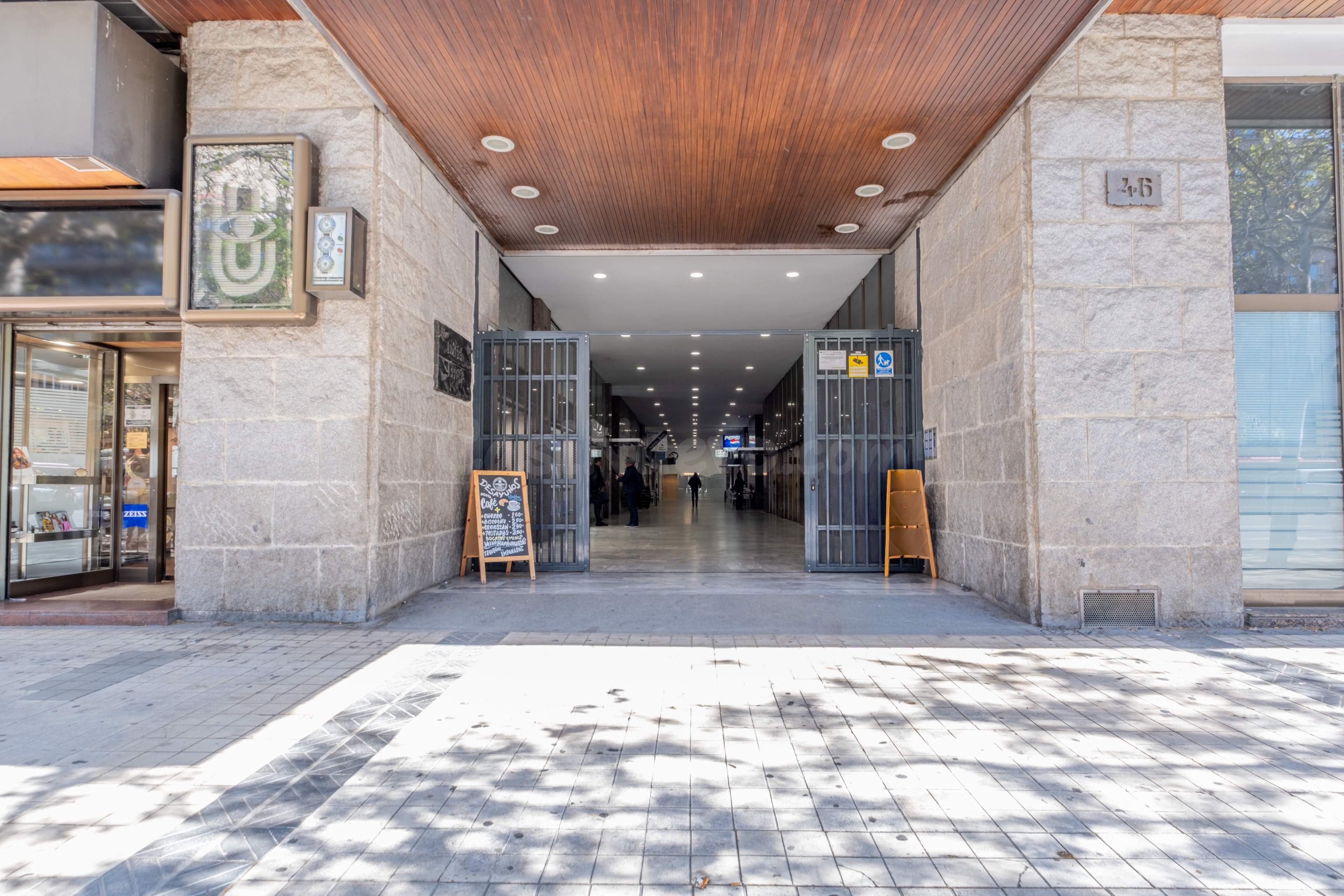 Local  en Paseo María Agustín