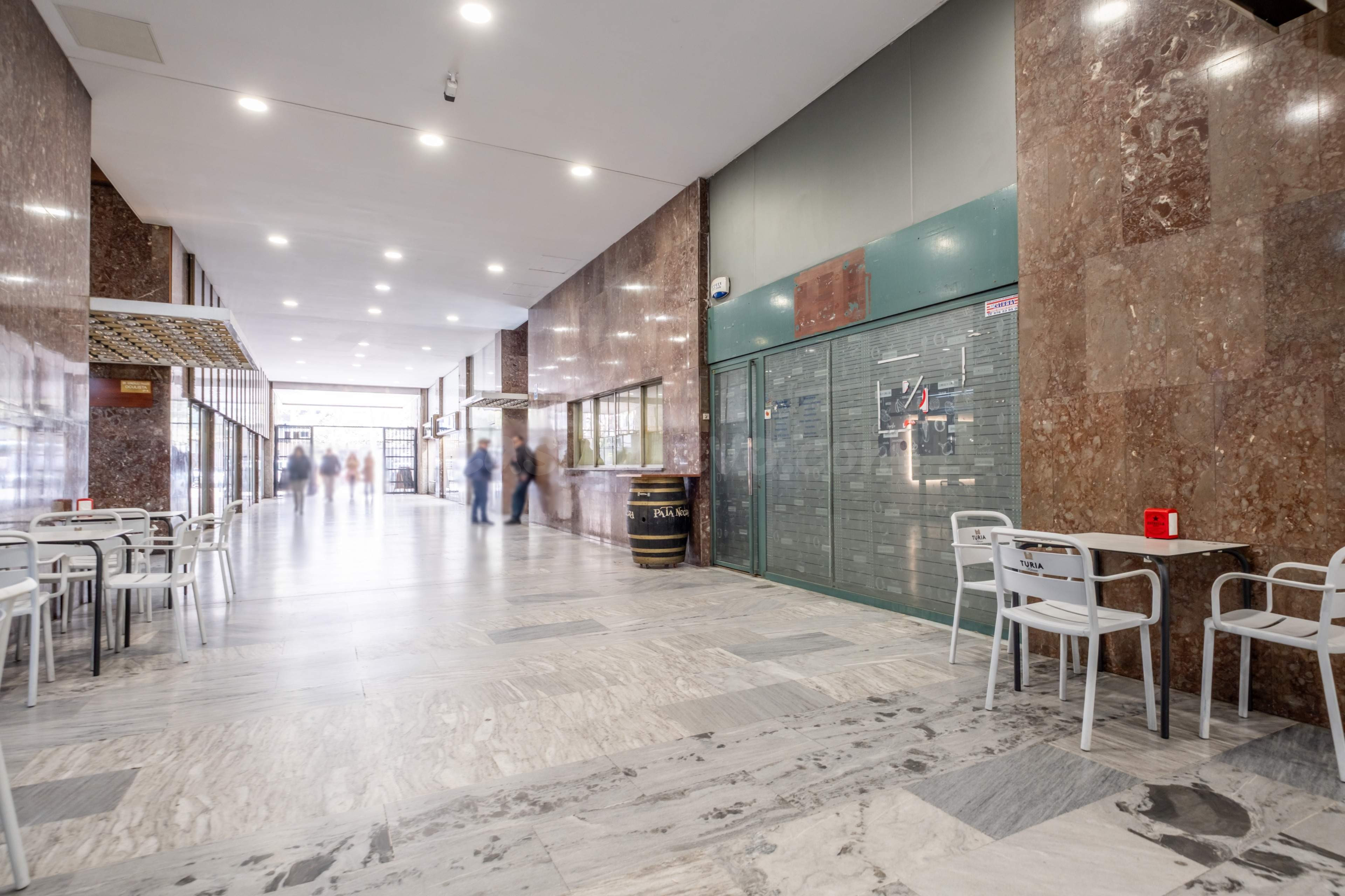 Local  en Paseo María Agustín - foto 4