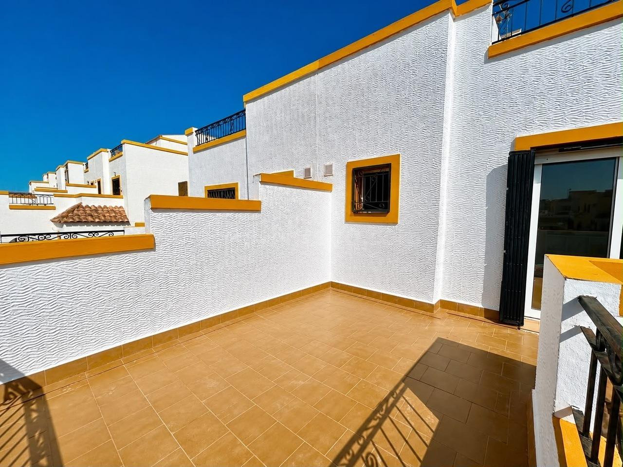 FANTASTICO ADOSADO CON PISCINA COMUNITARIA, IDEAL PARA FAMIL - foto 5