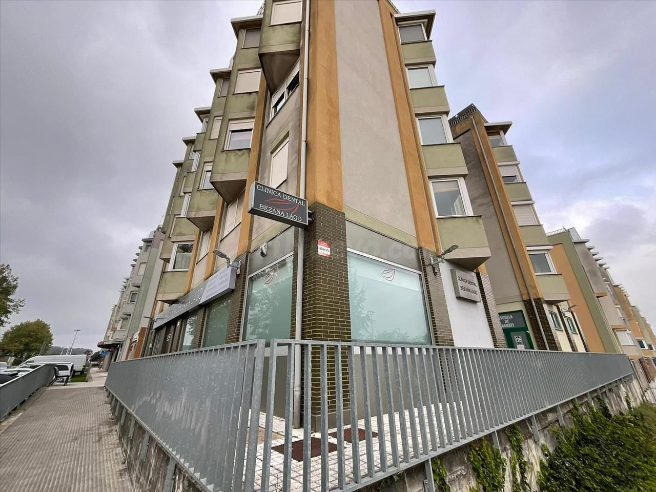 Local comercial 238m² en venta - Santa cruz de bezana - foto 3