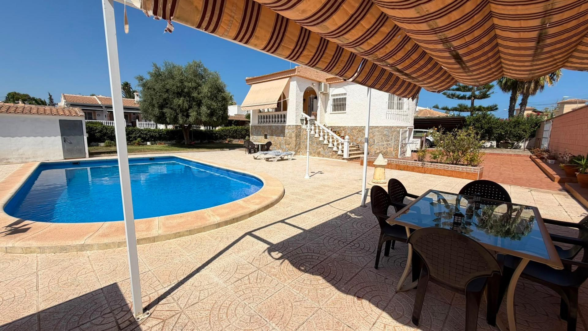 MAGNIFICO CHALET INDEPENDIENTE CON PISCINA PROPIA Y ZONAS VE - foto 2