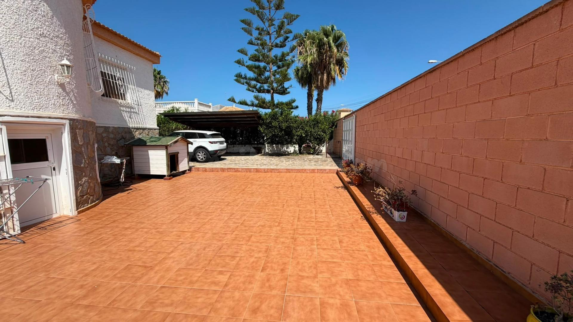 MAGNIFICO CHALET INDEPENDIENTE CON PISCINA PROPIA Y ZONAS VE - foto 4