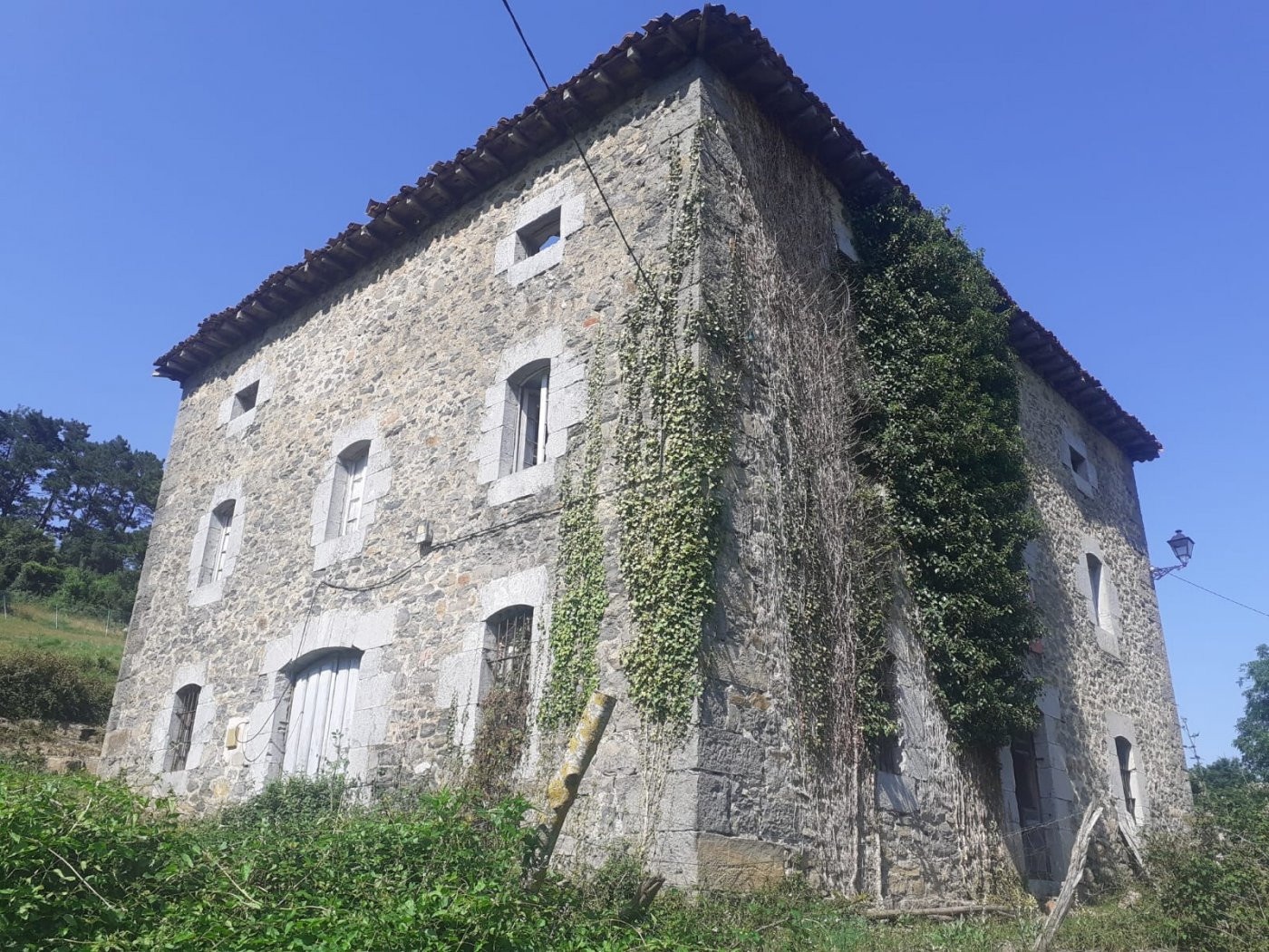 SE VENDE CASA EN REGULES SOBA