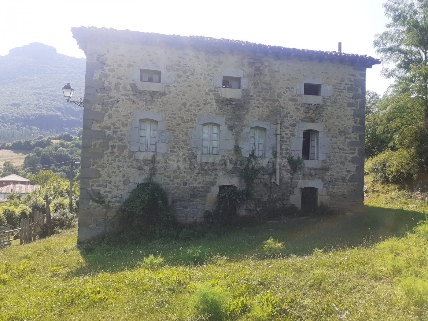 SE VENDE CASA EN REGULES SOBA - foto 5