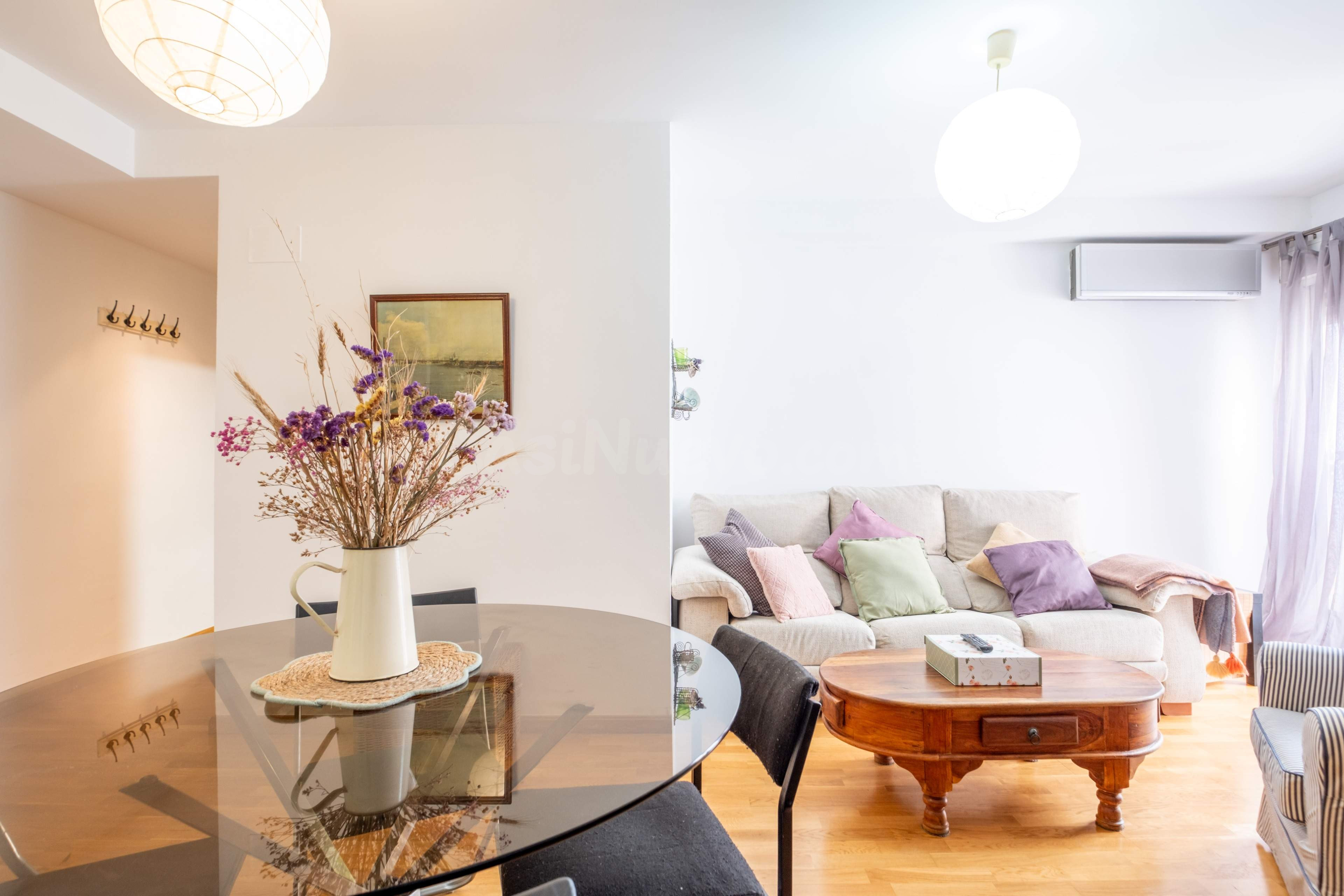 Piso en venta en Calle San Lorenzo, Zaragoza: Luz y tranquilidad en un edificio con alma