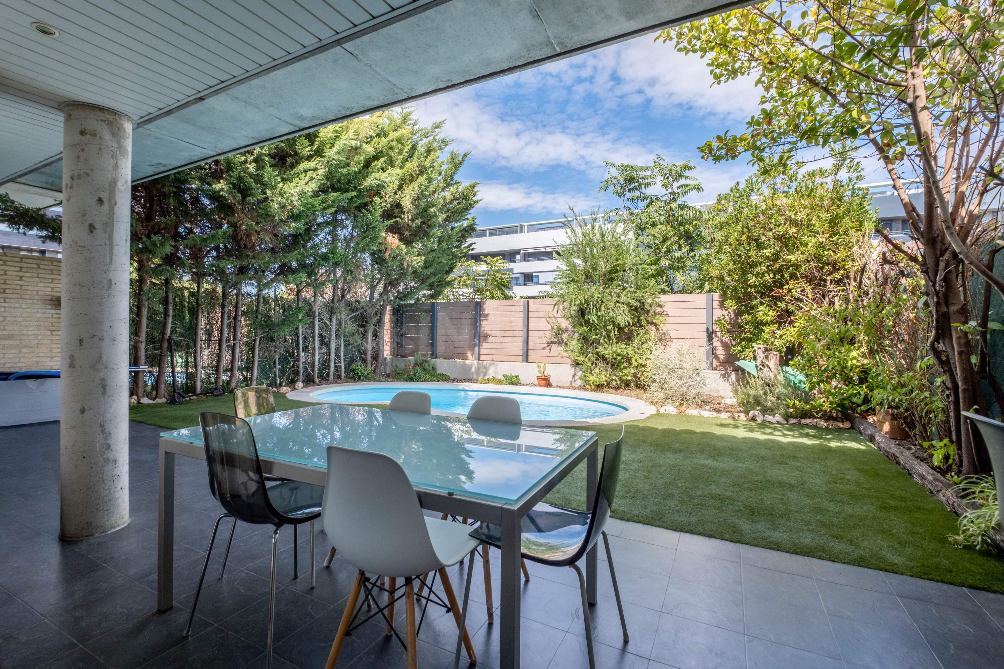 Exclusivo unifamiliar adosado con piscina privada en Zaragoz - foto 3