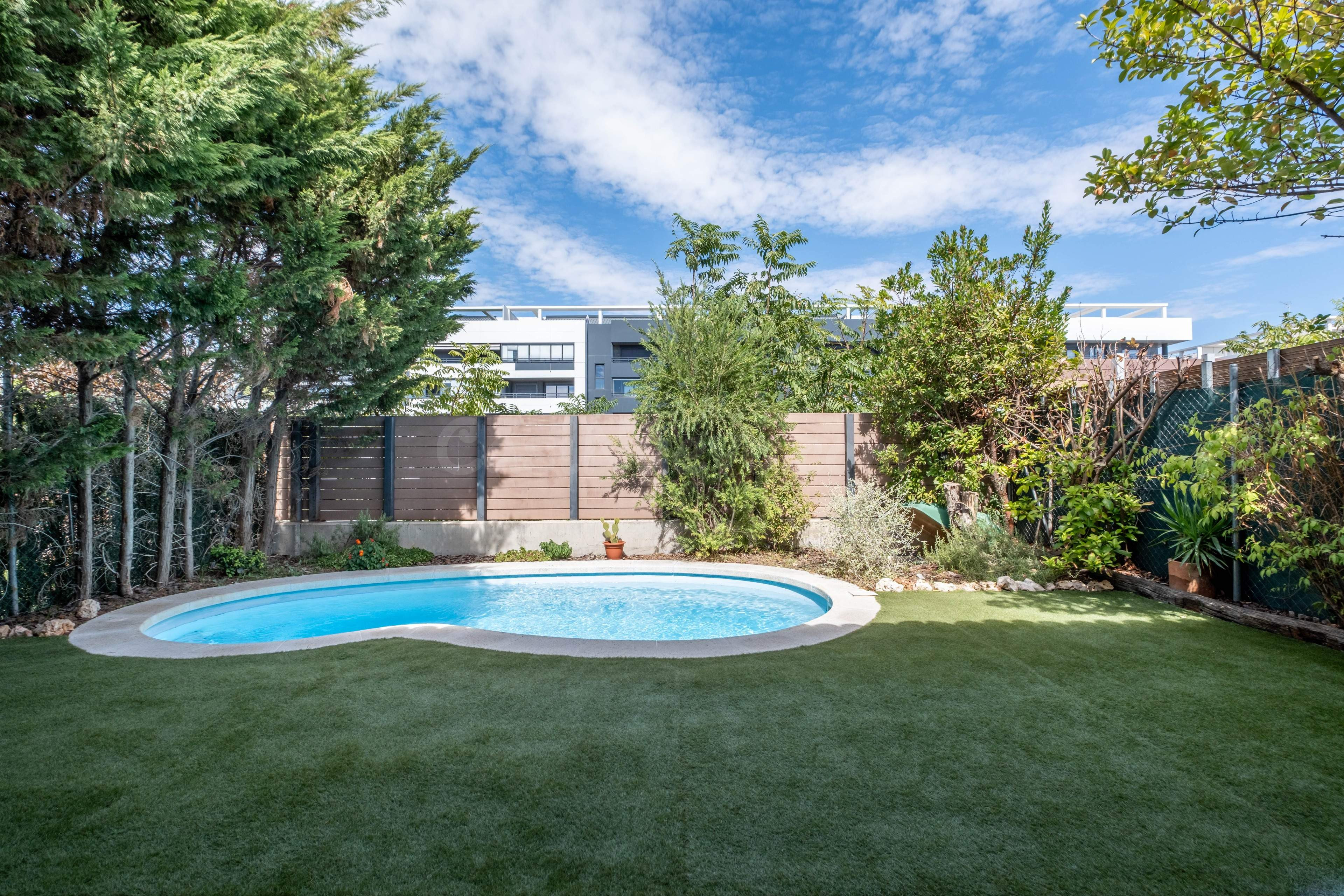Exclusivo unifamiliar adosado con piscina privada en Zaragoz - foto 4