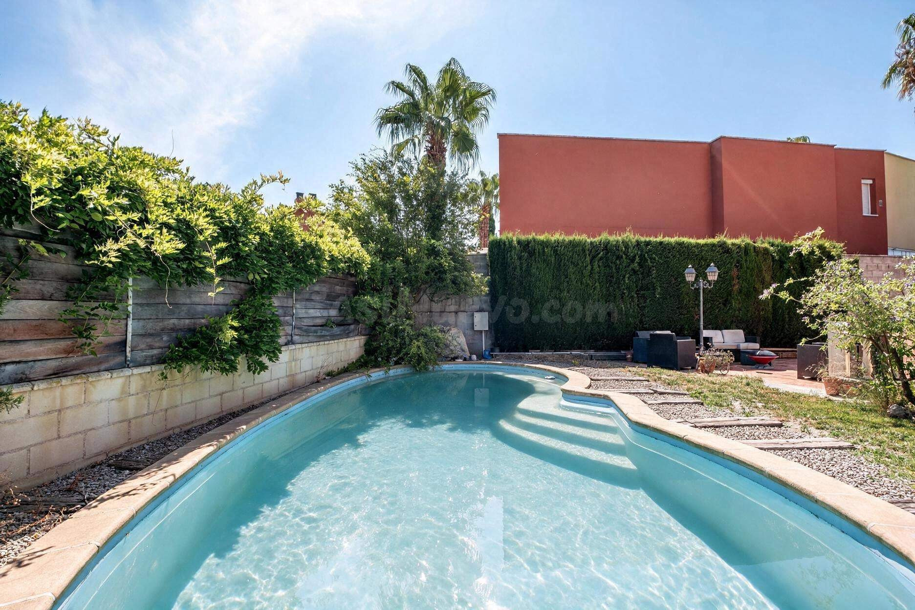 Exclusivo chalet en Montecanal con piscina privada y ascenso - foto 2