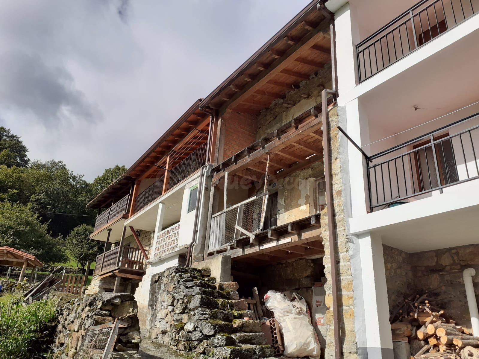 SE VENDE CASA DE PIEDRA DE TRES PLANTAS EN BUSTABLADO - ARRE - foto 2