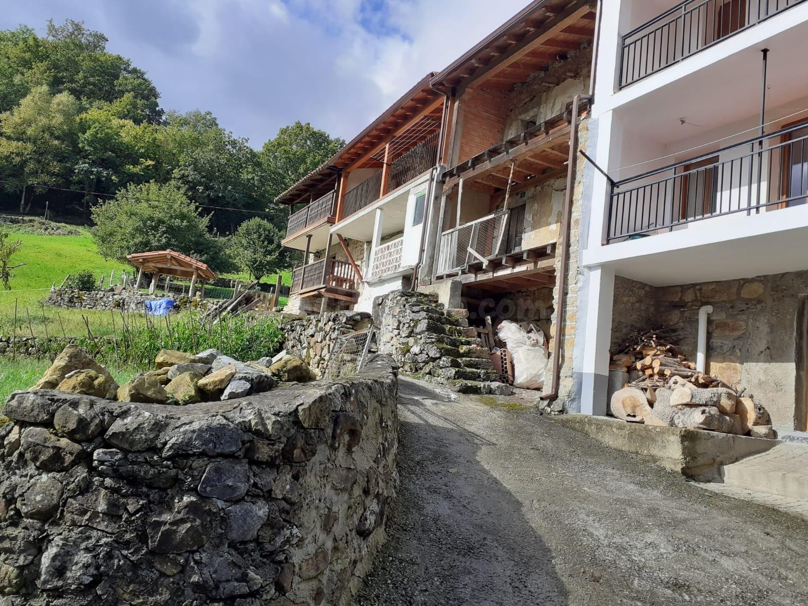 SE VENDE CASA DE PIEDRA DE TRES PLANTAS EN BUSTABLADO - ARRE - foto 3