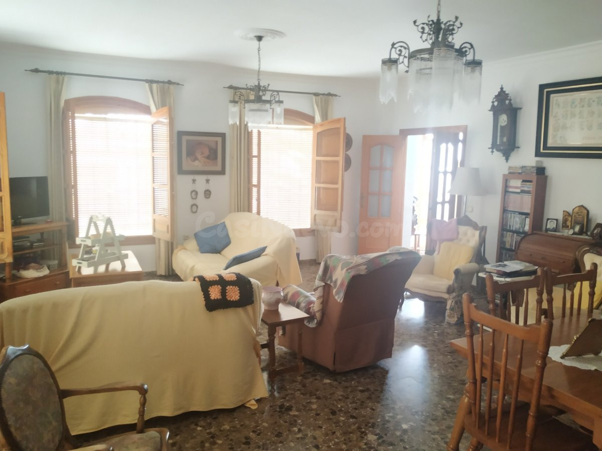 GRAN CASA CON JARDIN Y TERRAZA EN ADRA - foto 2