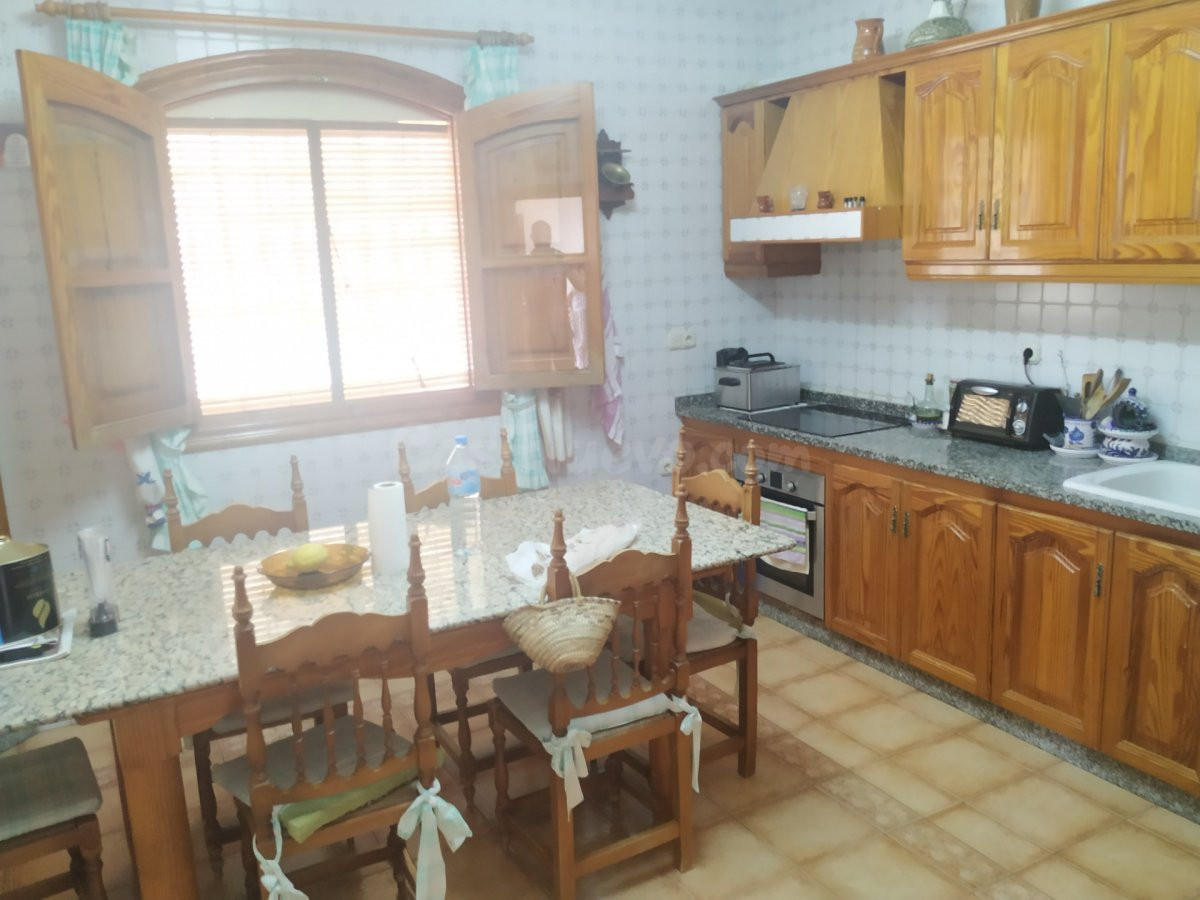 GRAN CASA CON JARDIN Y TERRAZA EN ADRA - foto 5