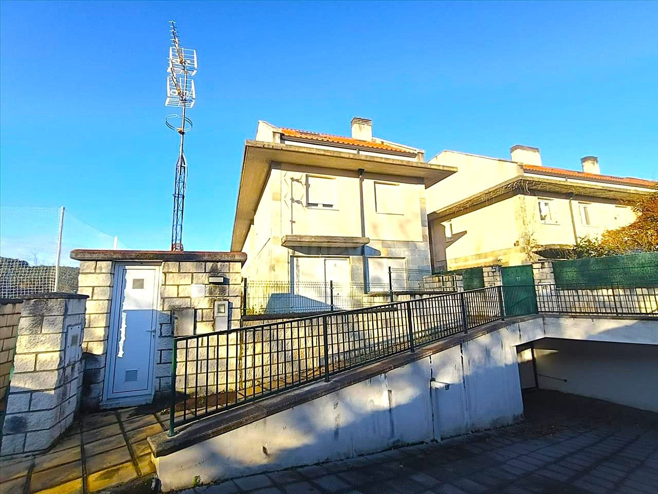 Chalets adosados de 3 dormitorios en Oreña - foto 2