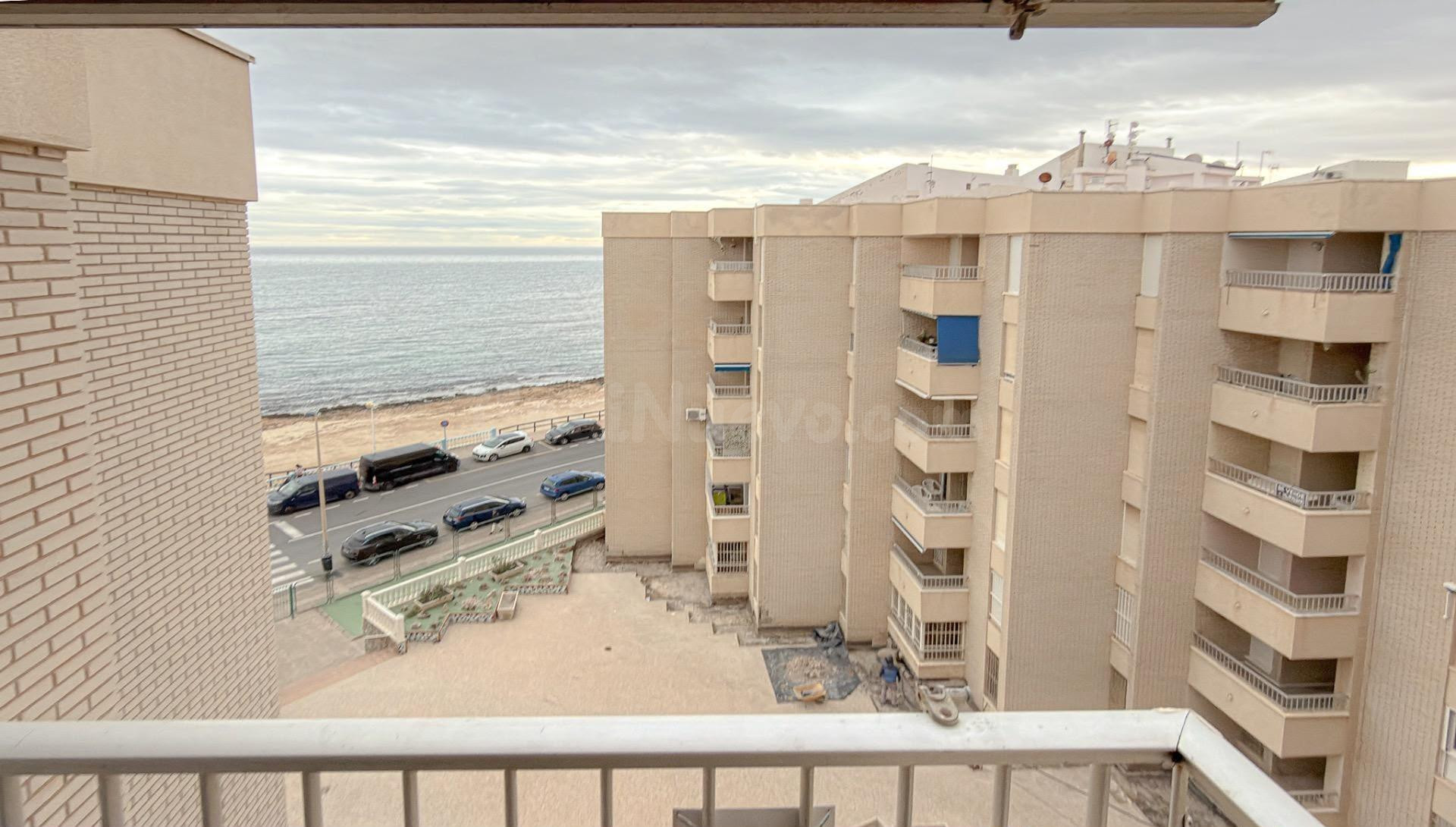 MAGNIFICO APARTAMENTO TOTALMENTE REFORMADO FRENTE A LA PLAYA - foto 2