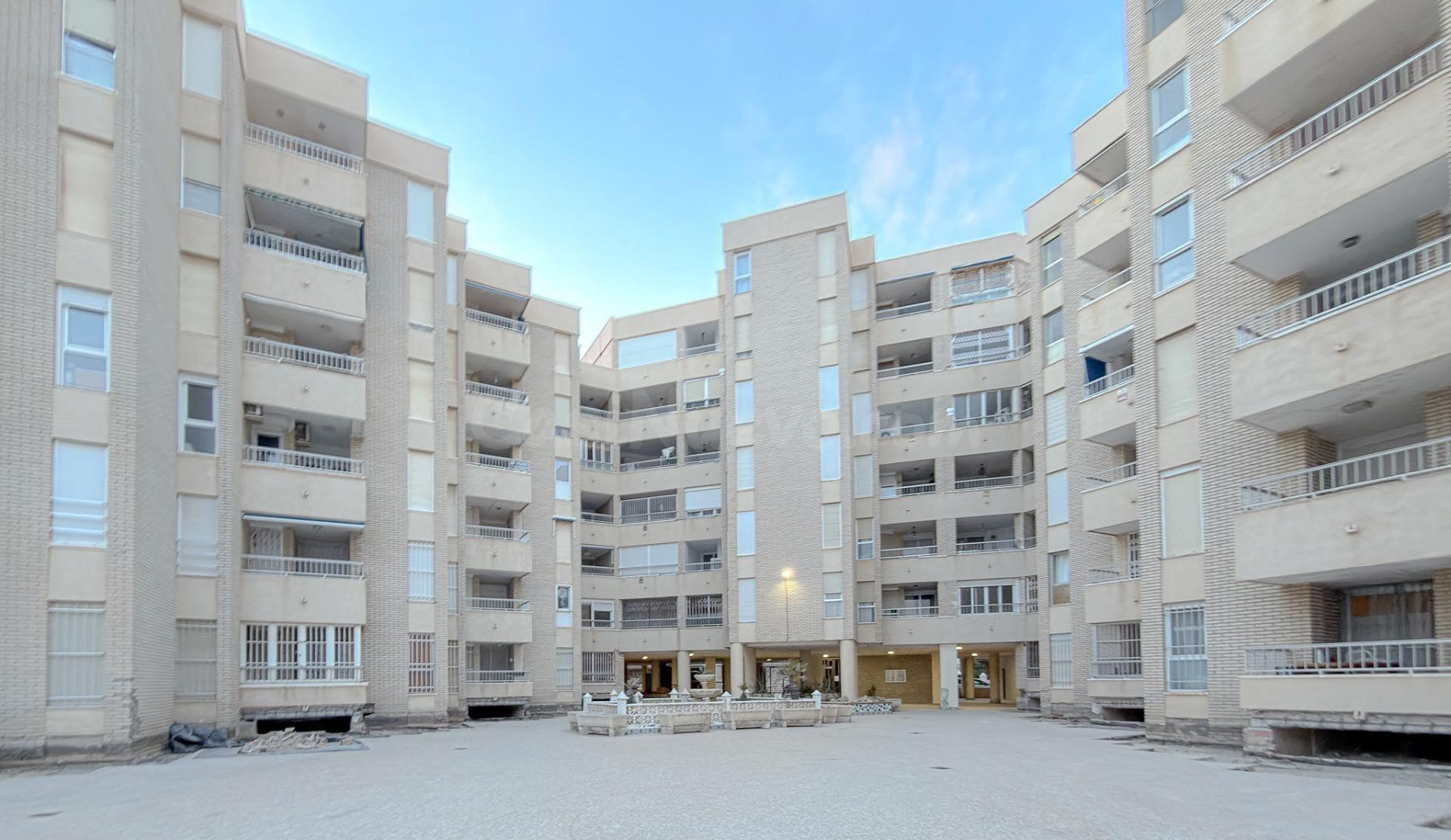 MAGNIFICO APARTAMENTO TOTALMENTE REFORMADO FRENTE A LA PLAYA - foto 4