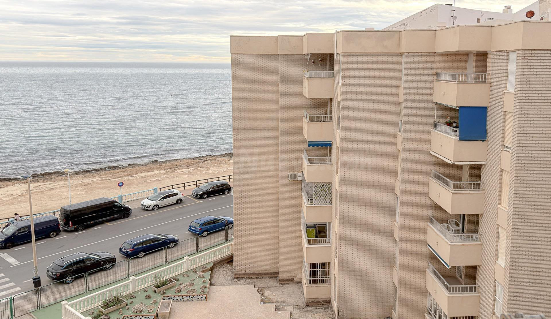 MAGNIFICO APARTAMENTO TOTALMENTE REFORMADO FRENTE A LA PLAYA - foto 5