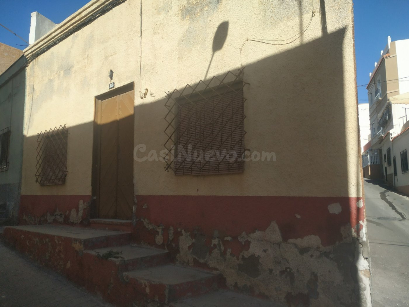 BONITA CASA CENTRICA EN ADRA PARA REFORMAR