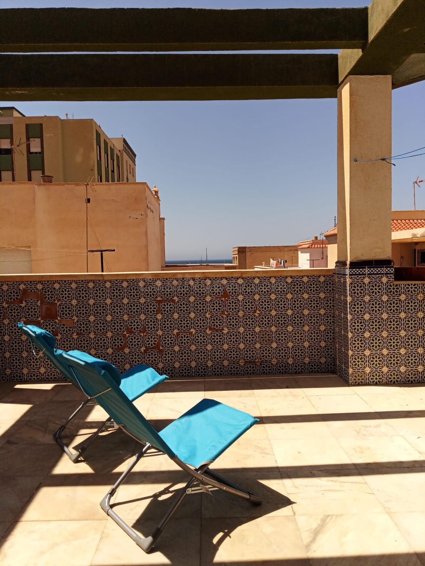 BONITO ATICO CENTRICO A LA VENTA EN ADRA - foto 2